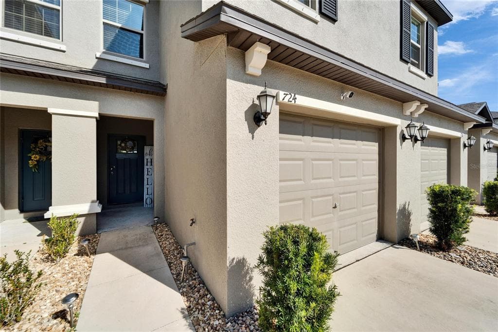 724 ROYAL EMPRESS DRIVE RUSKIN, FL 33570