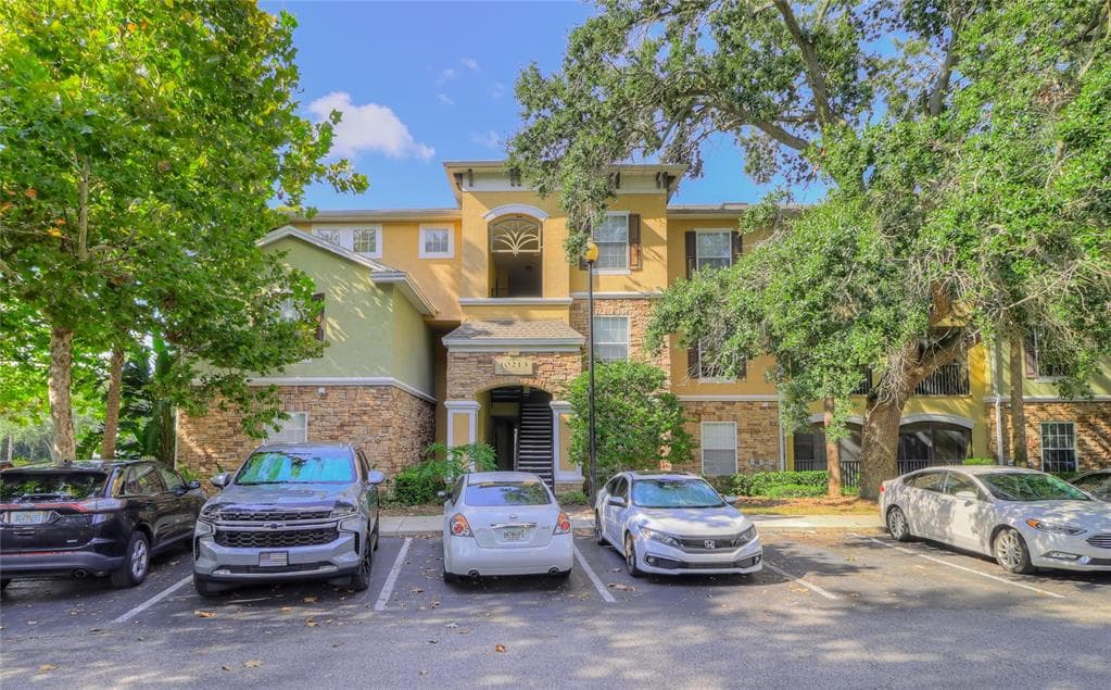 10213 COURTNEY PALMS BOULEVARD UNIT 101 TAMPA, FL 33619