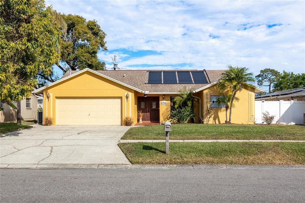 1746 PRINCE PHILIP ST CLEARWATER, FL 33755