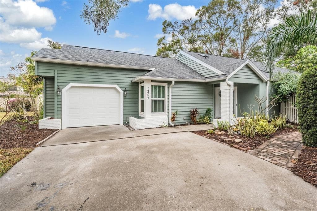 1307 ROXBURY DRIVE SAFETY HARBOR, FL 34695