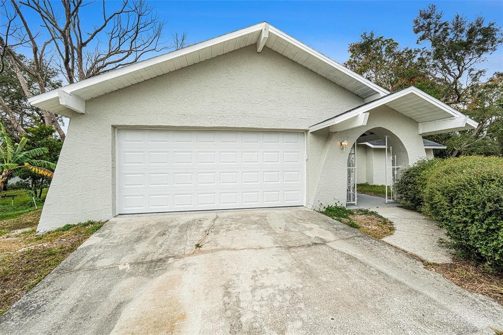 8089 WOODEN DRIVE SPRING HILL, FL 34606