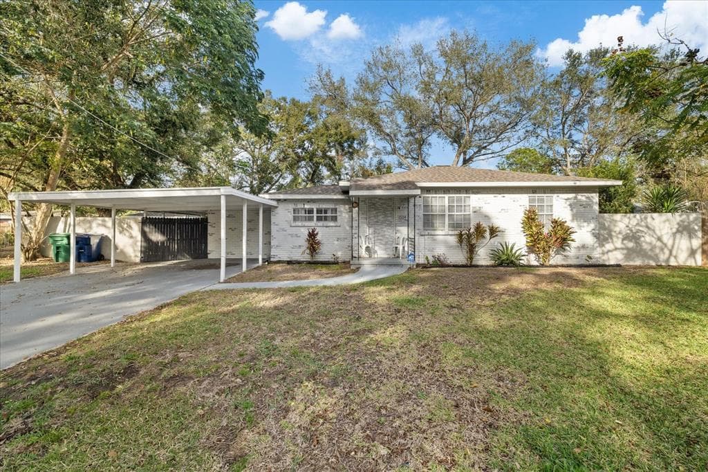 1504 E MCBERRY STREET TAMPA, FL 33610