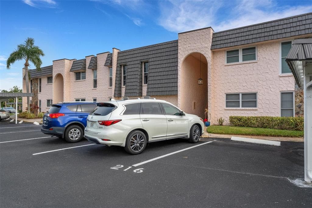 216 FERNWOOD CIRCLE UNIT 216 SEMINOLE, FL 33777