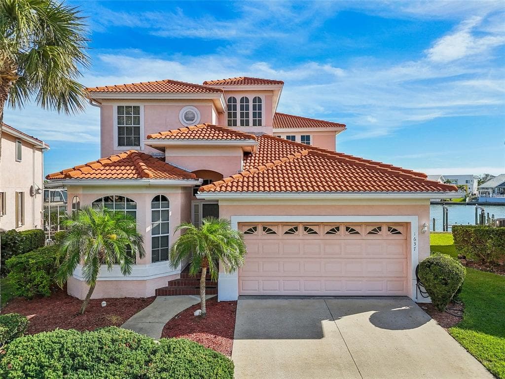 1637 SAND KEY ESTATES COURT CLEARWATER BEACH, FL 33767