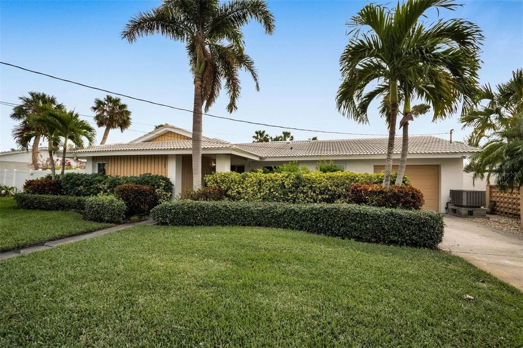 1386 40TH AVENUE NE ST PETERSBURG, FL 33703