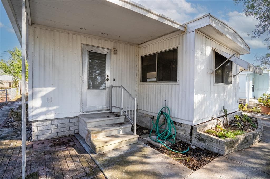 5245 E PARK STREET N ST PETERSBURG, FL 33709
