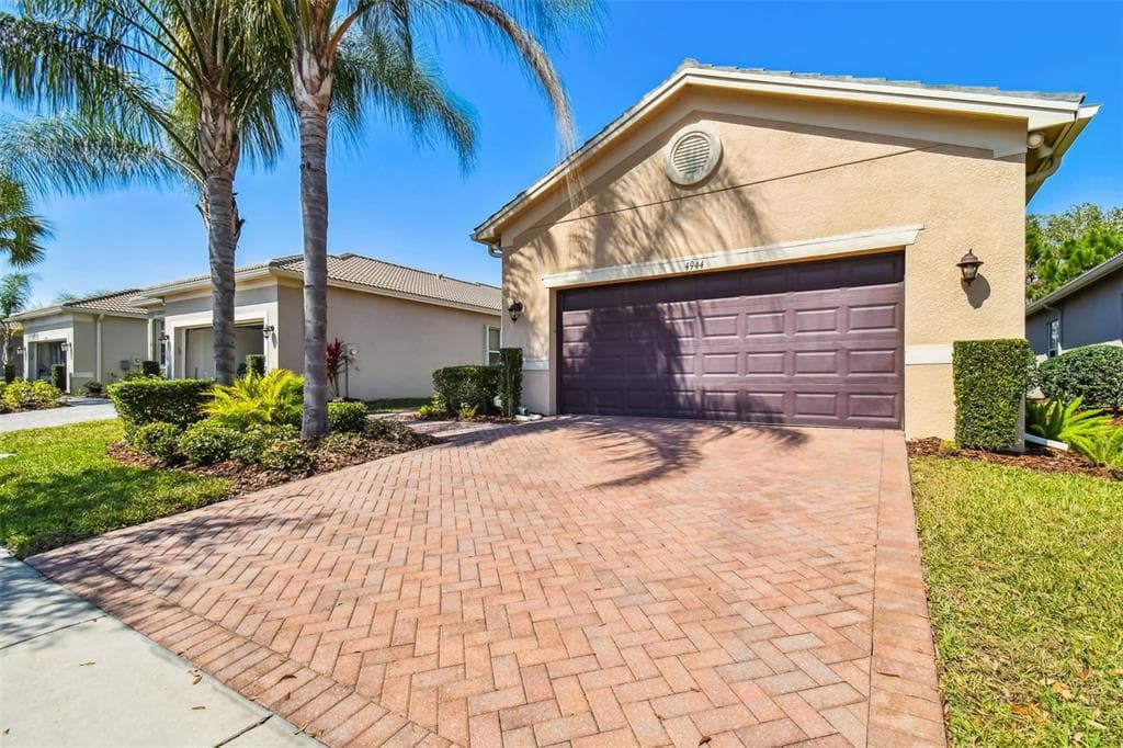 4944 SANDY GLEN WAY WIMAUMA, FL 33598
