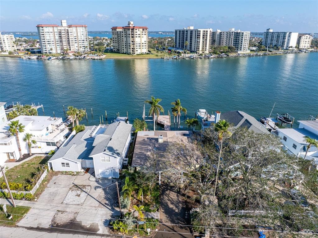 715 BAY ESPLANADE CLEARWATER BEACH, FL 33767