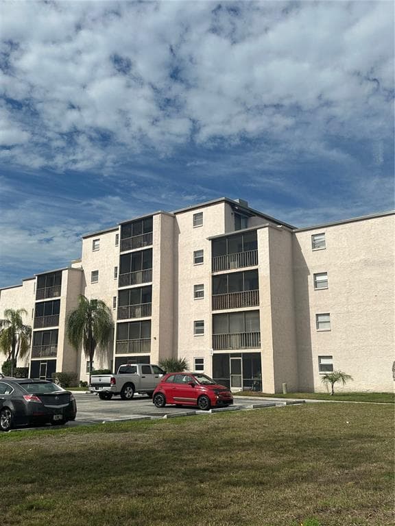 5541 BAY BOULEVARD UNIT 307 PORT RICHEY, FL 34668