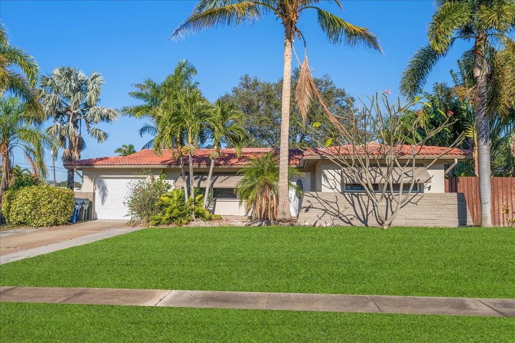 587 HILLCREST DRIVE LARGO, FL 33771