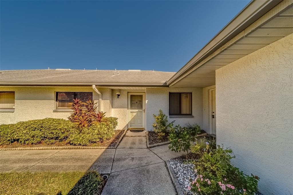 2725 COUNTRYSIDE BOULEVARD UNIT 102 CLEARWATER, FL 33761