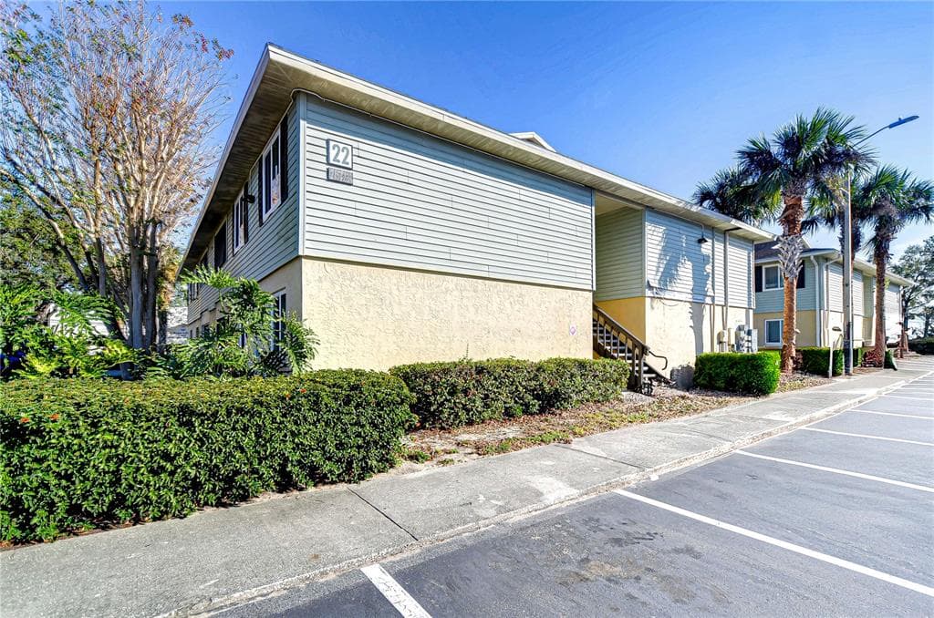 227 RED MAPLE PLACE BRANDON, FL 33510