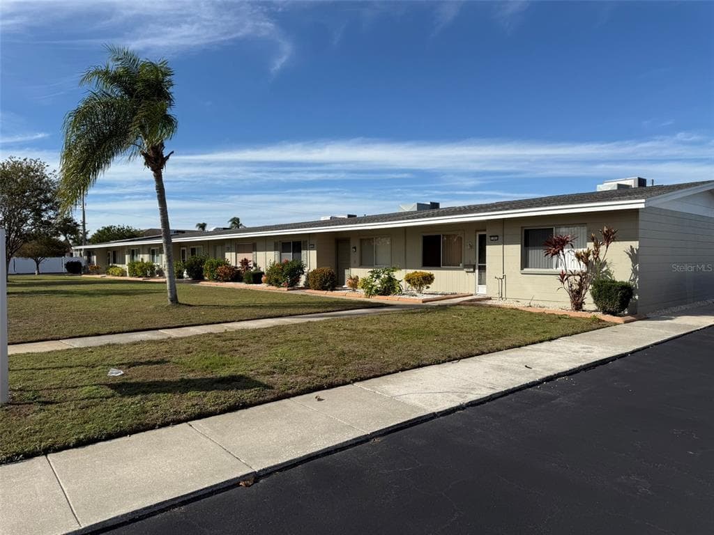 1301 WARWICK COURT SUN CITY CENTER, FL 33573