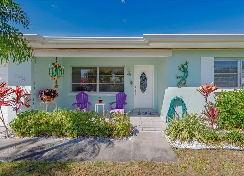 562 BAYWOOD DRIVE N DUNEDIN, FL 34698