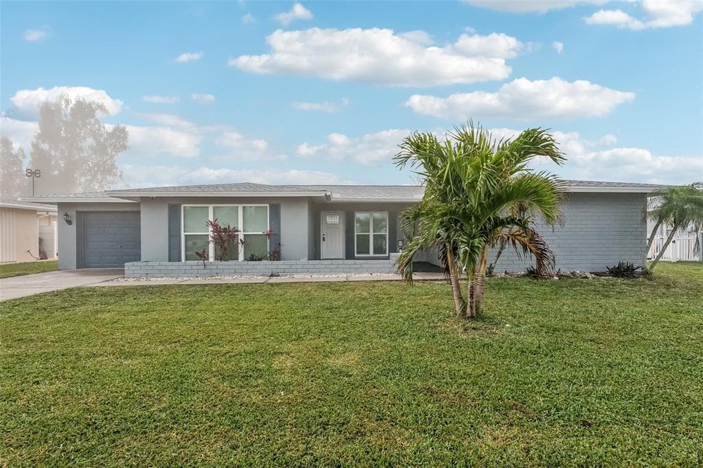17 GOLFVIEW ROAD ROTONDA WEST, FL 33947