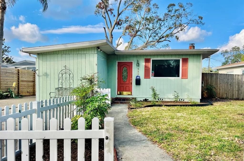 939 52ND AVENUE N ST PETERSBURG, FL 33703