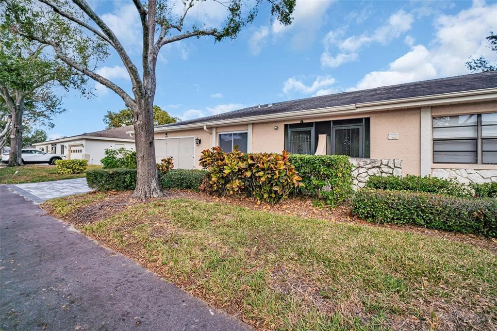 2526 LANCASTER DRIVE SUN CITY CENTER, FL 33573