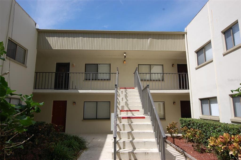 3300 FOX CHASE CIRCLE N UNIT 216 PALM HARBOR, FL 34683