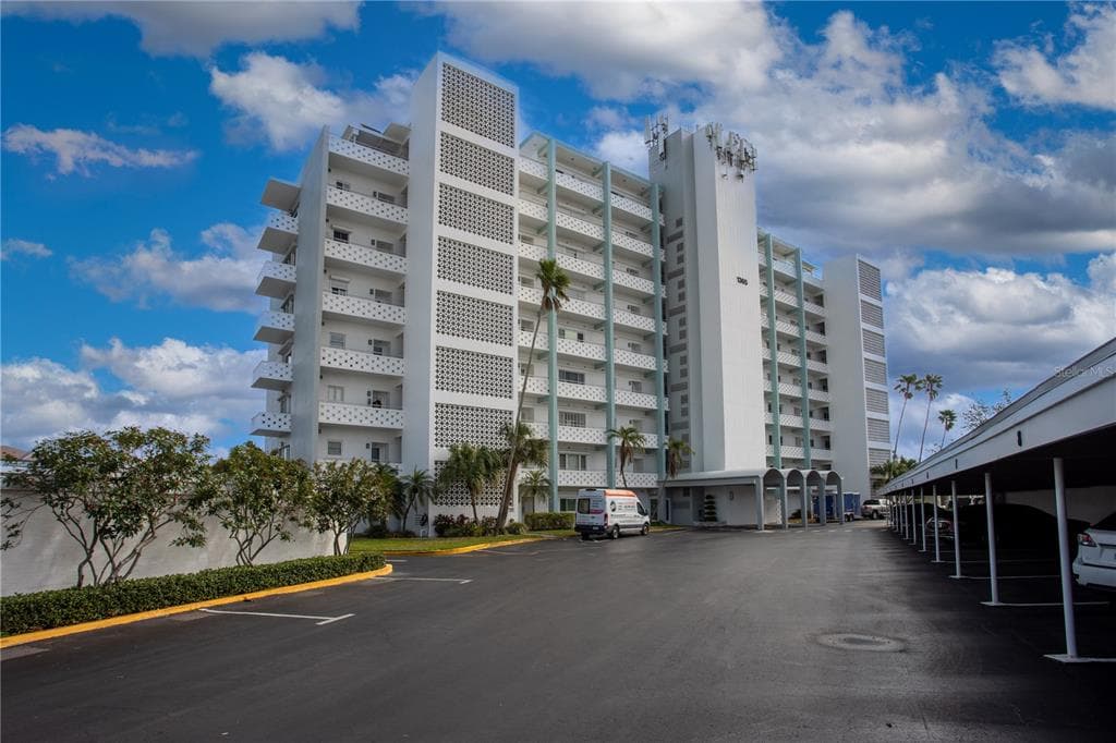 1365 SNELL ISLE BOULEVARD NE UNIT 6B ST PETERSBURG, FL 33704