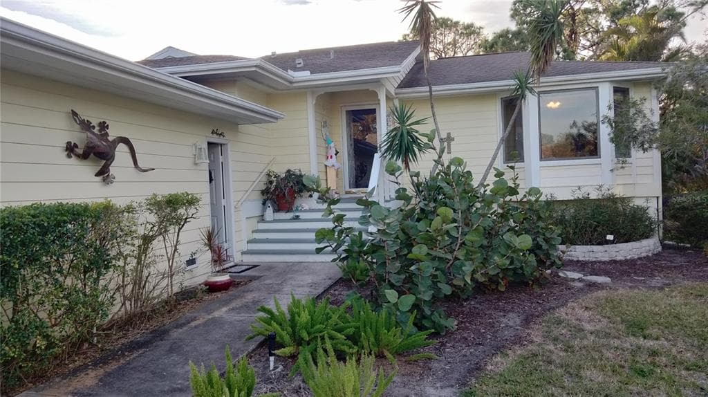 1030 LAKE AVOCA DRIVE TARPON SPRINGS, FL 34689