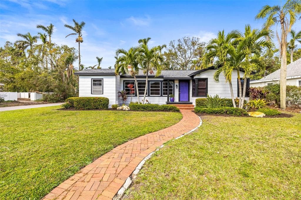 1918 VIRGINIA DRIVE BRADENTON, FL 34205