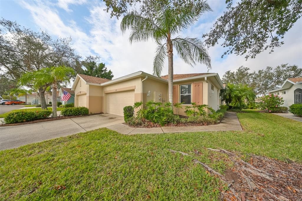 1237 HUNTINGTON GREENS DRIVE SUN CITY CENTER, FL 33573
