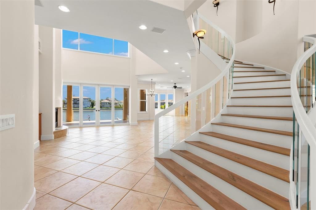 6015 KIPPS COLONY DRIVE E GULFPORT, FL 33707