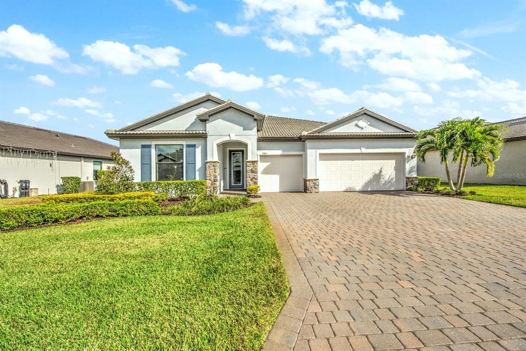 3985 SPOTTED EAGLE WAY FORT MYERS, FL 33966