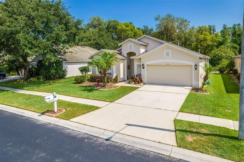 30543 LANESBOROUGH CIRCLE WESLEY CHAPEL, FL 33543