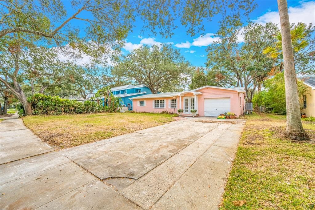 4636 W LONGFELLOW AVENUE TAMPA, FL 33629