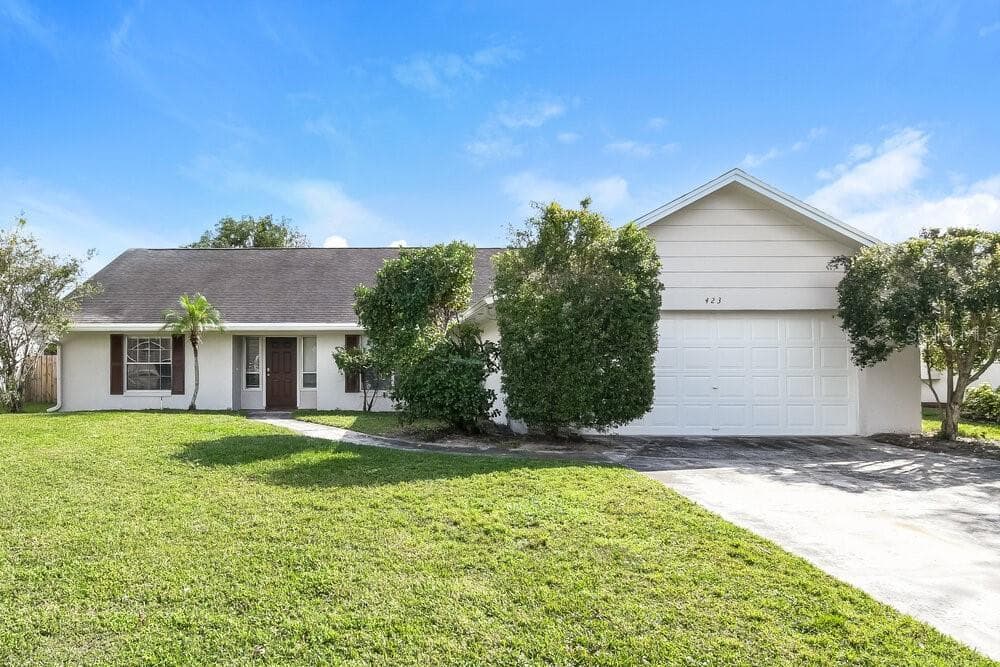 423 GREYFORD LANE CASSELBERRY, FL 32707
