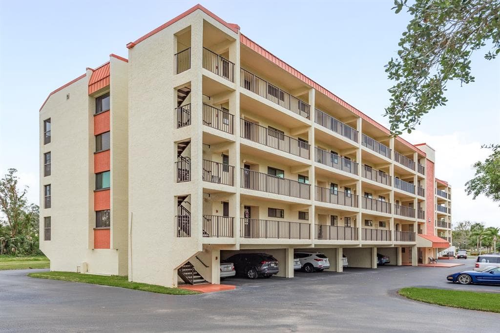 9433 HARBOR GREENS WAY UNIT 501 SEMINOLE, FL 33776