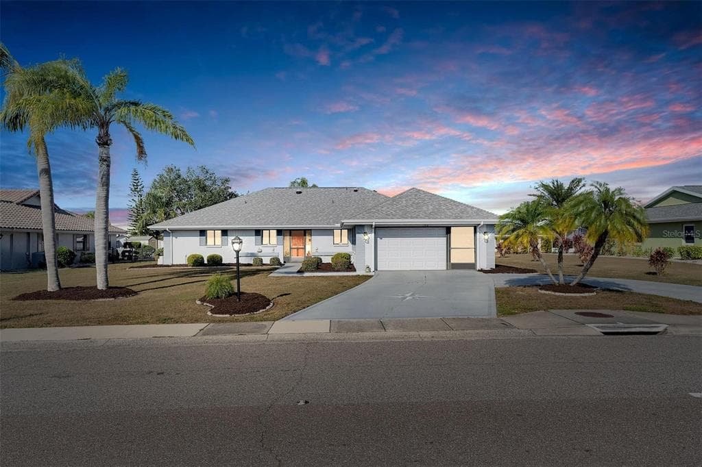 1719 S PEBBLE BEACH BOULEVARD SUN CITY CENTER, FL 33573