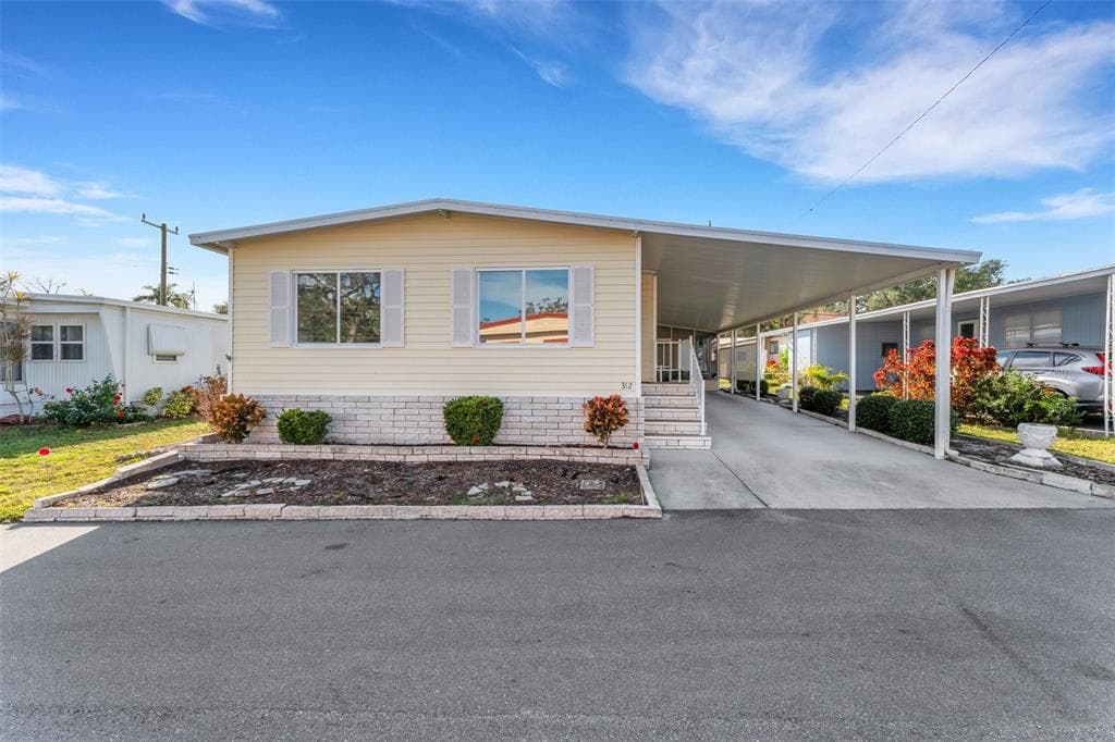 585 SKY HARBOR DRIVE UNIT 312 CLEARWATER, FL 33759
