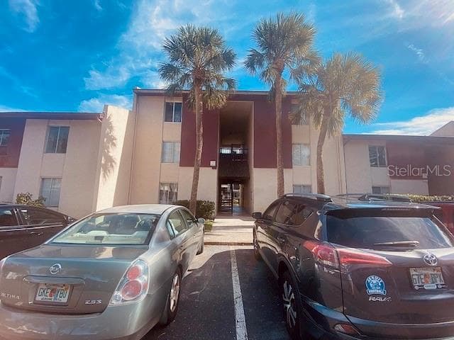 3840 N LAKE DRIVE UNIT 125 TAMPA, FL 33614