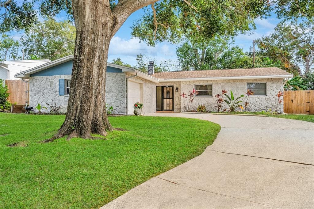 8253 137TH LANE SEMINOLE, FL 33776