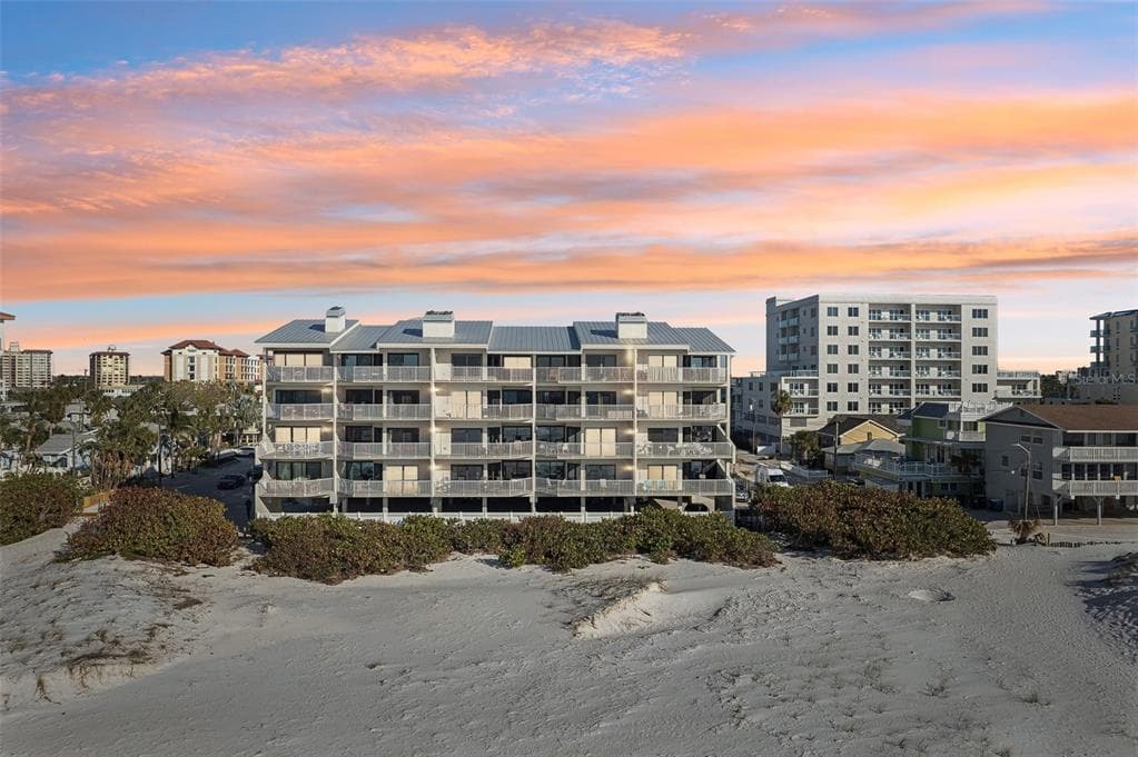 15 GLENDALE STREET UNIT A13 CLEARWATER BEACH, FL 33767