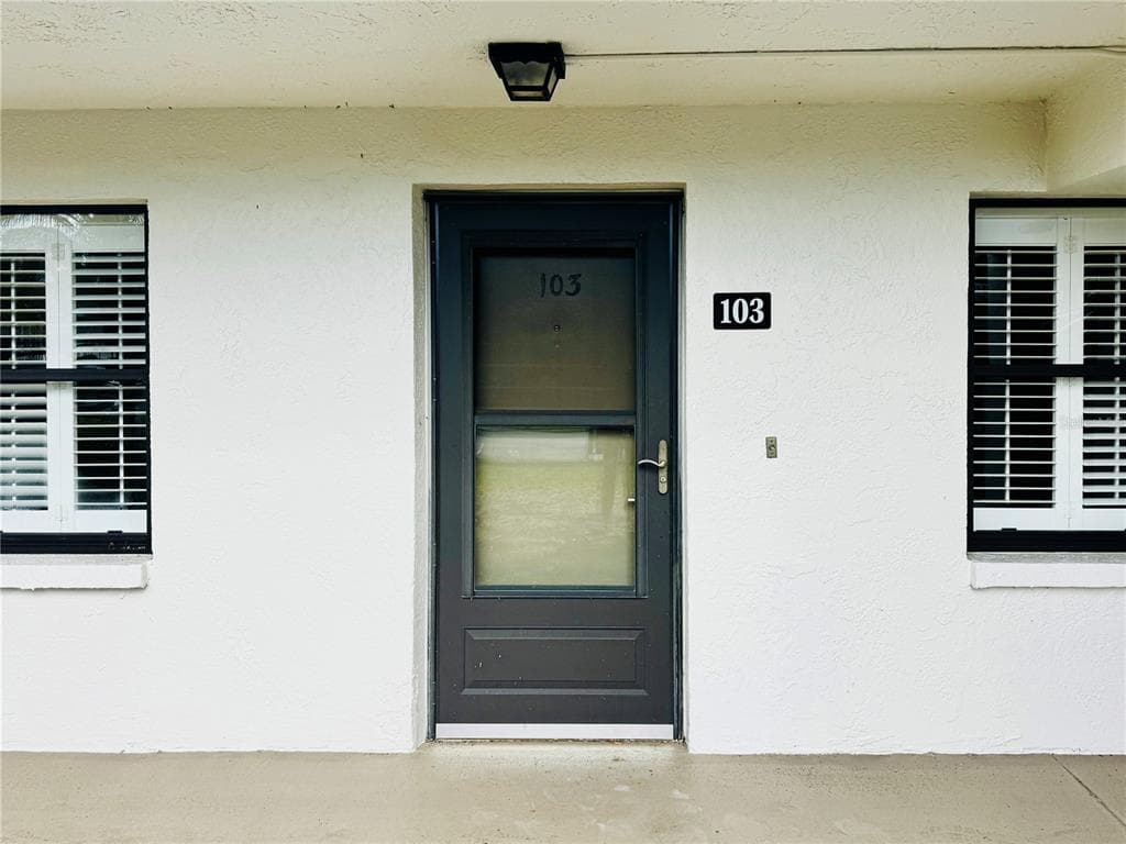 4910 BAY STREET NE UNIT 103 ST PETERSBURG, FL 33703