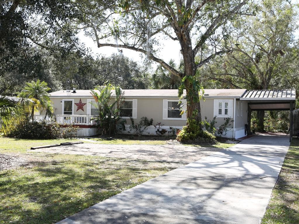 25 ROSALIE OAKS BOULEVARD LAKE WALES, FL 33898