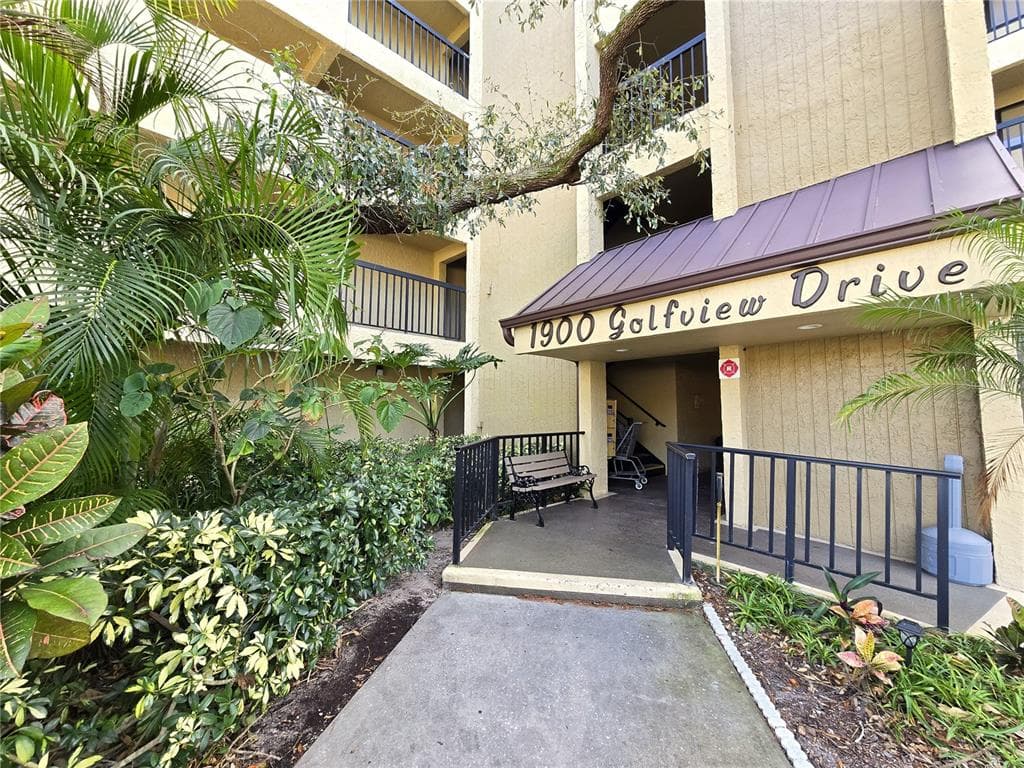 1917 GOLFVIEW DRIVE UNIT 1917 TARPON SPRINGS, FL 34689