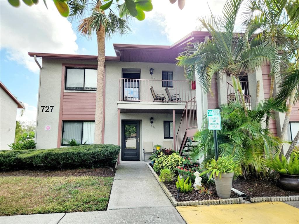 727 83RD AVENUE N UNIT 101 ST PETERSBURG, FL 33702