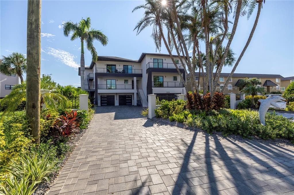 12400 CAPRI CIRCLE N UNIT A TREASURE ISLAND, FL 33706
