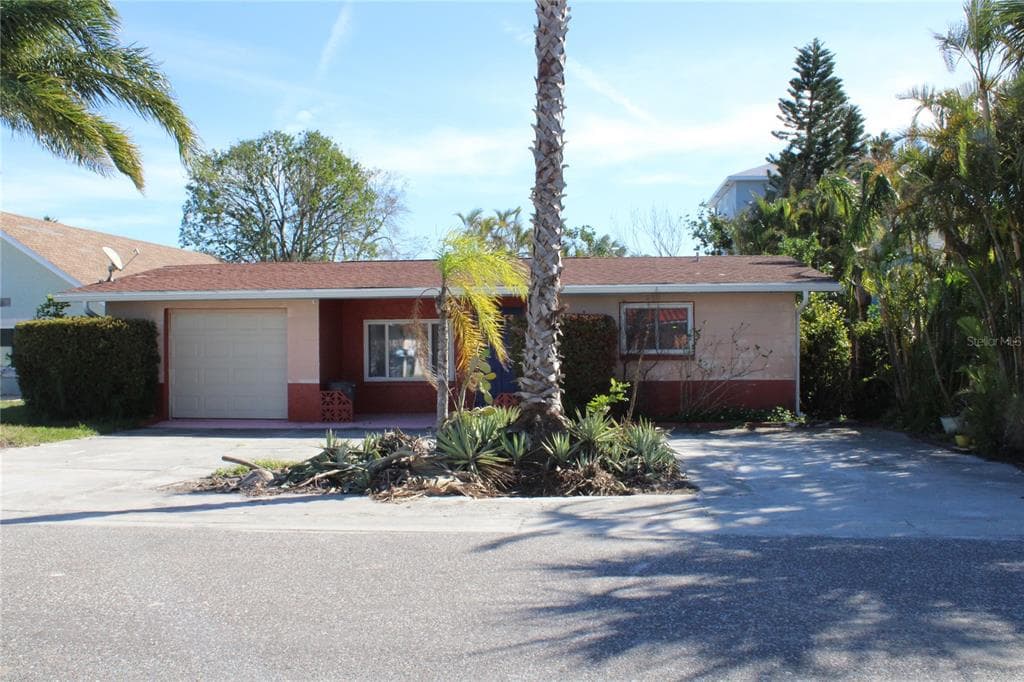 215 176TH TERRACE DRIVE E REDINGTON SHORES, FL 33708