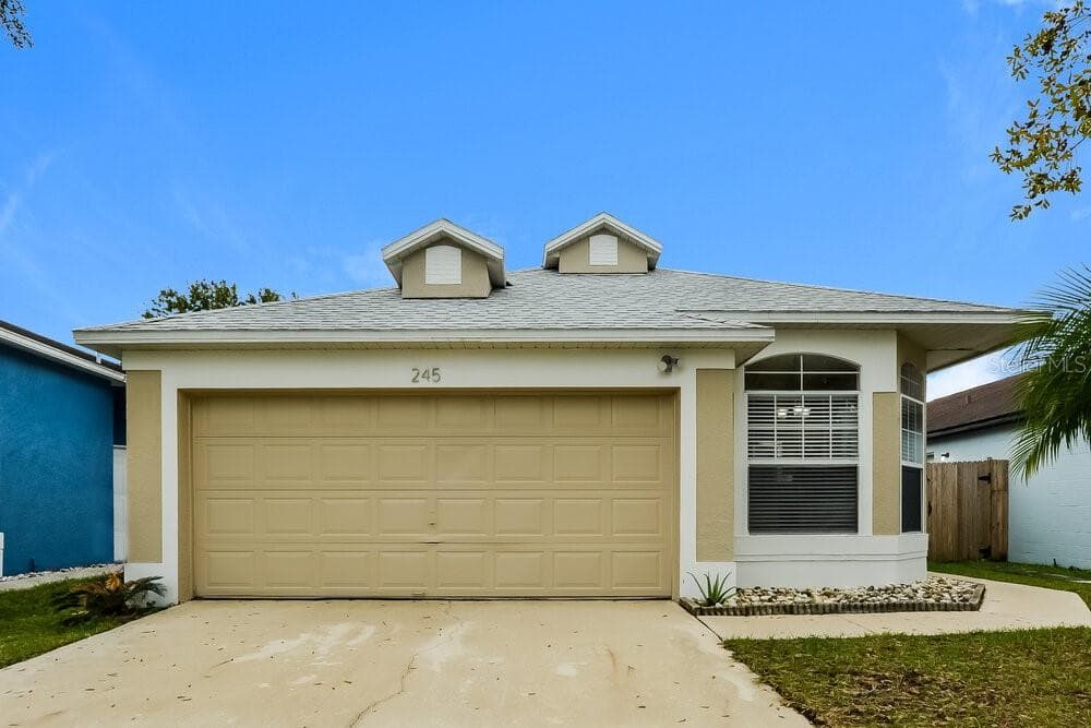 245 BRIAR BAY CIRCLE ORLANDO, FL 32825