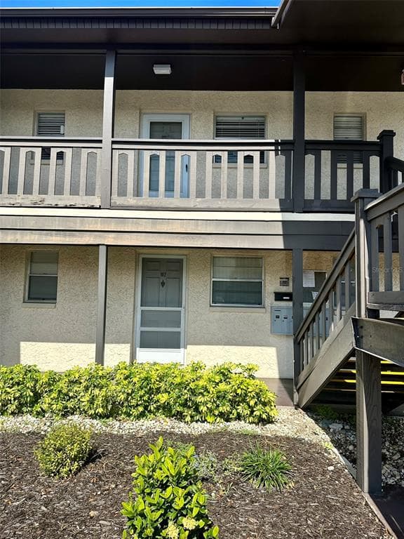 5207 TURQUOISE LANE UNIT 202 NEW PORT RICHEY, FL 34652