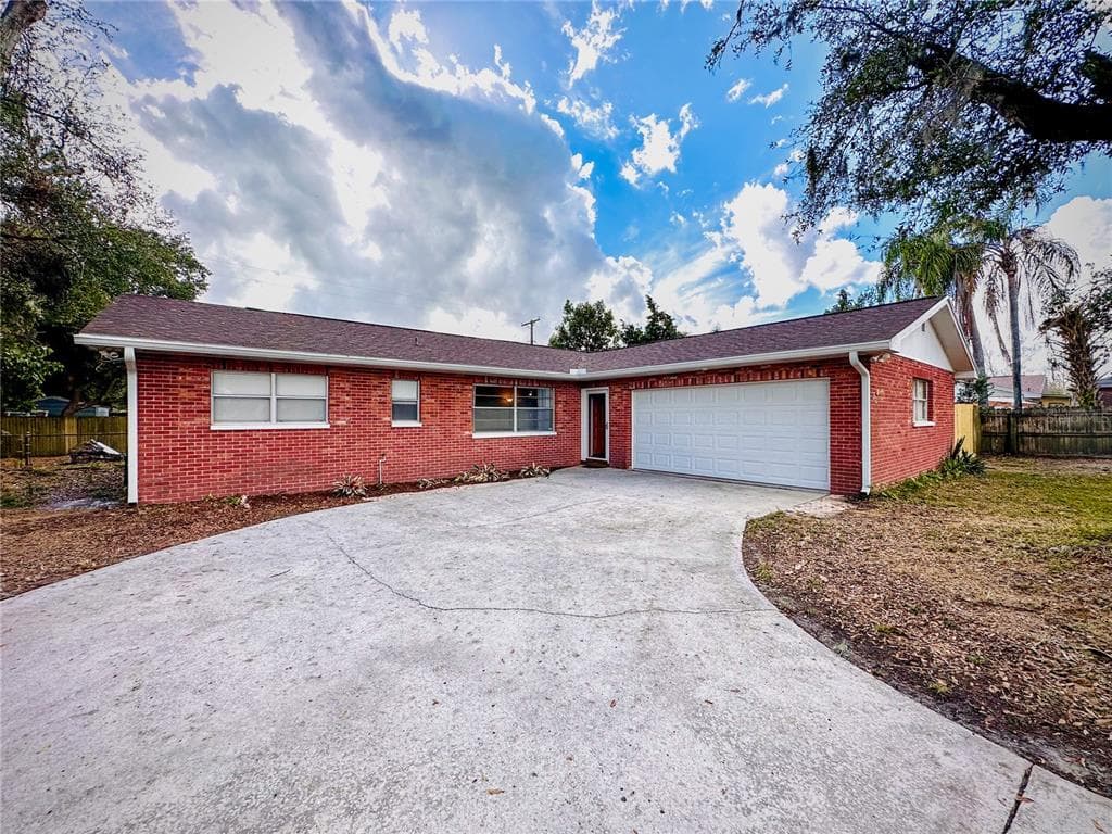 222 MARY ELLEN AVENUE SEFFNER, FL 33584