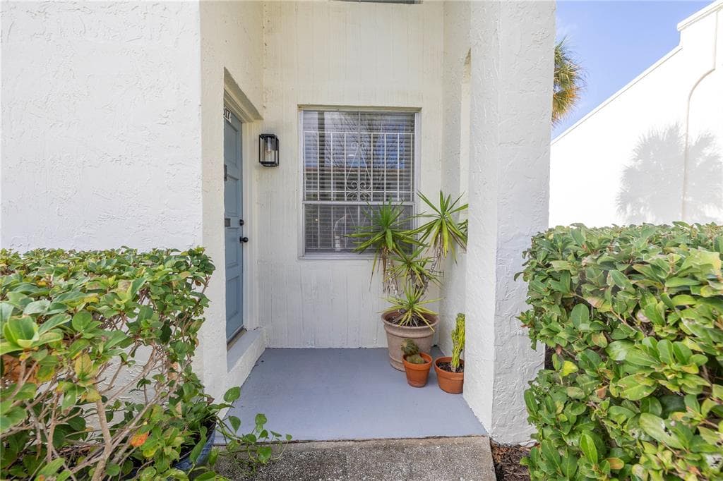 4517 LA CARMEN COURT TAMPA, FL 33611