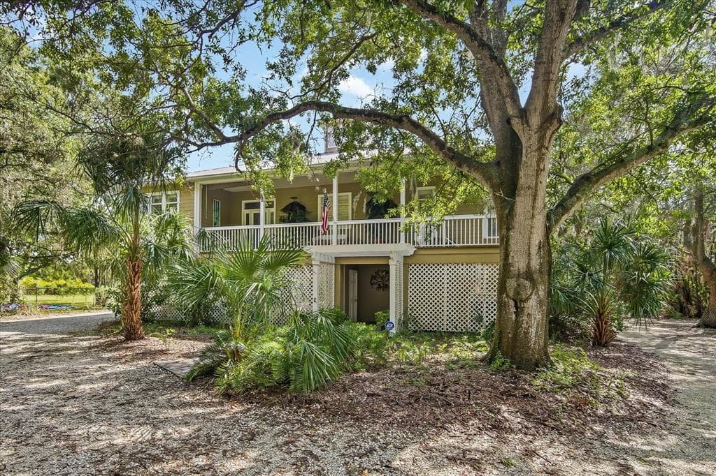 7807 BAY DRIVE TAMPA, FL 33635