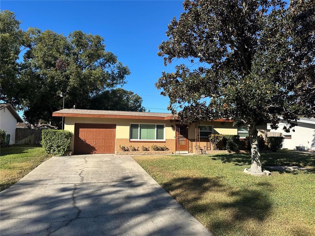 1066 OAKWOOD DRIVE DUNEDIN, FL 34698