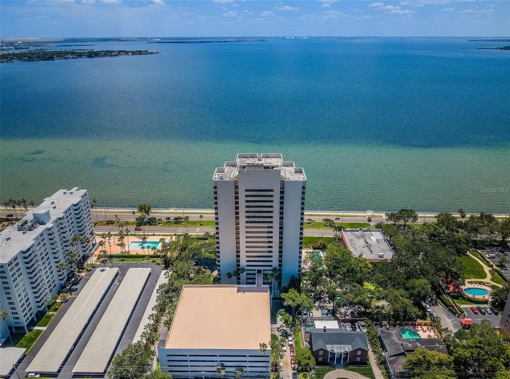 2413 BAYSHORE BOULEVARD UNIT 803 TAMPA, FL 33629